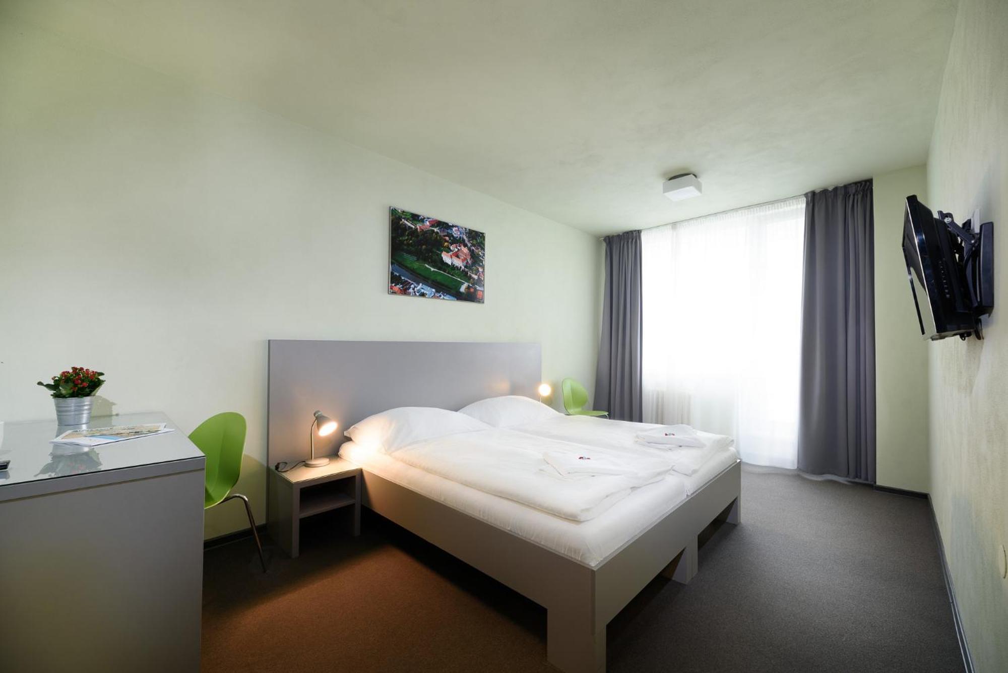 Hotel Atom Trebic Luaran gambar